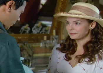 Neco (Danton Mello) e Belinha (Regiane Alves) em cena de Cabocla (Foto: Reprodução/TV Globo)