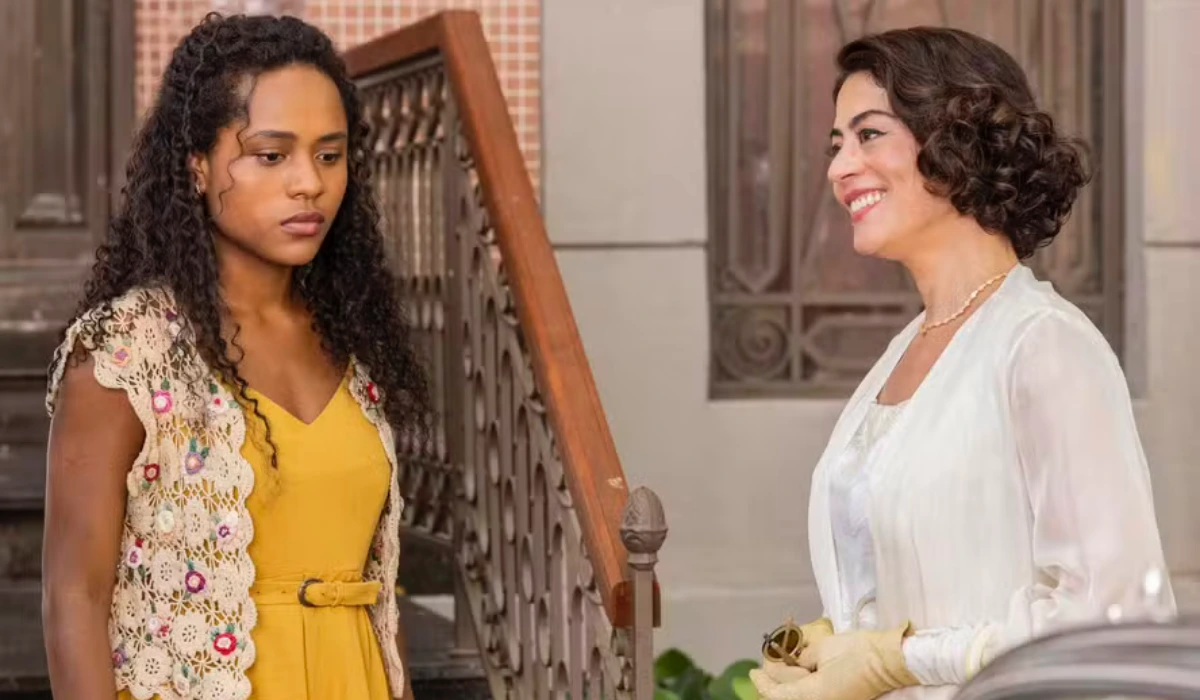 Beatriz (Duda Santos) e Clarice (Carol Castro) em cena de Garota do Momento (Foto: Fábio Rocha/TV Globo)