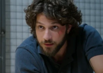 Chay Suede (Mavi) em Mania de Você: fiasco do ano (Foto: Reprodução/TV Globo)