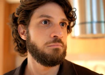 Mavi (Chay Suede) em Mania de Você (Foto: Reprodução/TV Globo)
