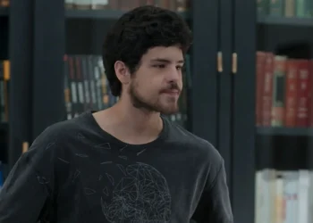 Tomás descobre que Evelyn é filha de Sirley