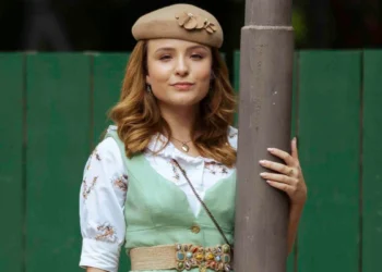 Larissa Manoela estará na continuação de Eta Mundo Bom (Foto: Victor Pollak/TV Globo)