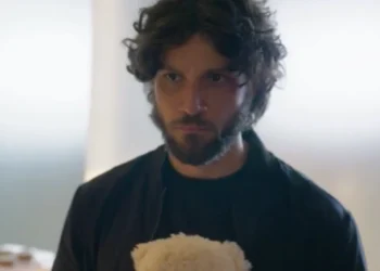 Chay Suede (Mavi) em Mania de Você (Foto: Reprodução/TV Globo)
