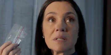 Mércia (Adriana Esteves) em cena de Mania de Você (Foto: Reprodução/TV Globo)