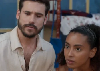 Rudá (Nicolas Prattes) e Viola (Gabz) em Mania de Você (Foto: Reprodução/TV Globo)