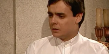 Tieta: Para desespero de Perpétua, Ricardo questiona sua vocação para padre e decide deixar o seminário: “Não deixe sua mãe influenciar”