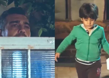 Sarp observa Doruk brincando em cena de Força de Mulher.