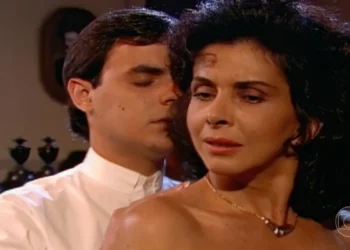 Betty Faria (Tieta) e Cássio Gabus Mendes (Ricardo) em Tieta (Foto: Reprodução/TV Globo)