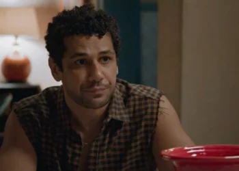 Chico (Amaury Lorenzo) em Volta por Cima (Foto: Reprodução/TV Globo)