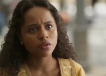 Beatriz (Duda Santos) em Garota do Momento (Foto: Reprodução/TV Globo)