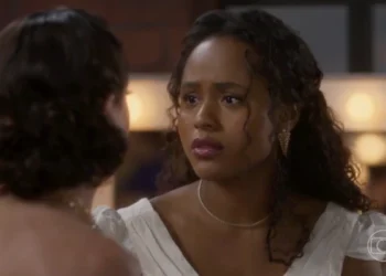 Beatriz (Duda Santos) em Garota do Momento (Foto: Reprodução/TV Globo)