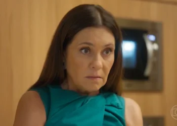 Mércia (Adriana Esteves) em Mania de Você (Foto: Reprodução/TV Globo)
