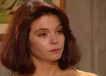 Helena humilha Carmosina