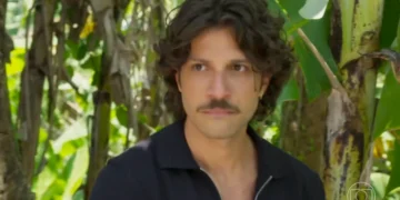 Chay Suede (Mavi) em cena de Mania de Você (Foto: Reprodução/TV Globo)