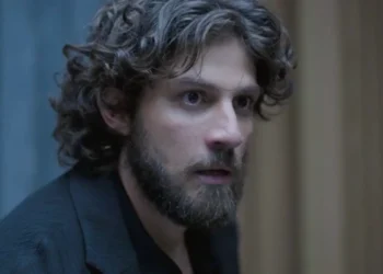 Chay Suede (Mavi) em Mania de Você, que bateu recorde negativo histórico (Foto: Reprodução/TV Globo)