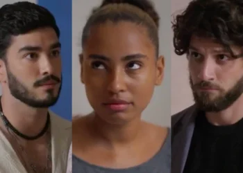 Rhodes (Leonardo Bittencourt), Viola (Gabz) e Mavi (Chay Suede) em Mania de Você (Foto: Reprodução/TV Globo)