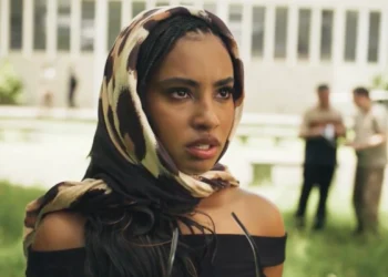 Viola (Gabz) em seu retorno em Mania de Você (Foto: Reprodução/TV Globo)