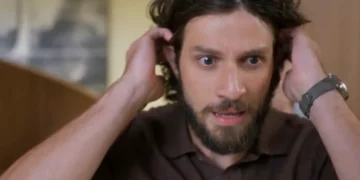 Mavi (Chay Suede) em cena de Mania de Você (Foto: Reprodução/TV Globo)