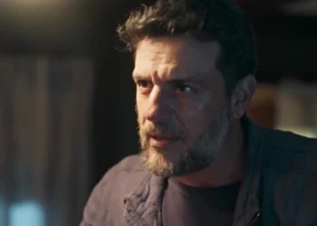 Molina (Rodrigo Lombardi) em Mania de Você: vilão está vivo (Foto: Reprodução/TV Globo)