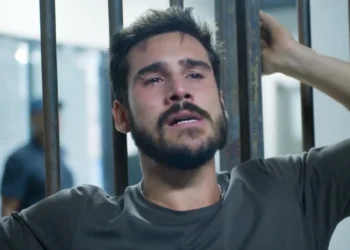 Rudá (Nicolas Prattes) em Mania de Você (Foto: Reprodução/TV Globo)