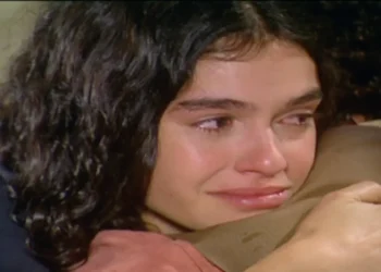 Viúva, Tina encontra um pai protetor para seu filho e se sente amparada quanto à criação da criança: “vou dar amor”