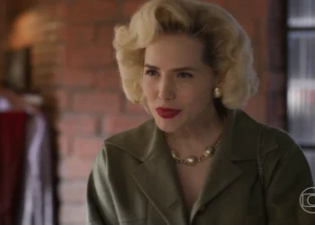 Zélia (Letícia Colin) em Garota do Momento (Foto: Reprodução/TV Globo)