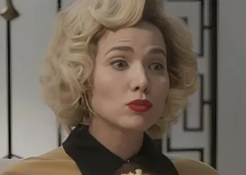 Zélia (Letícia Colin)