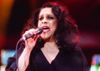 Gal Costa foi a intérprete da música Brasil
