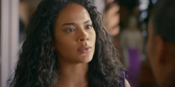 Bella Campos interpreta Maria de Fátima no remake de Vale Tudo (Foto: Reprodução/TV Globo)