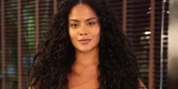 Bella Campos interpreta Maria de Fátima em Vale Tudo (Foto: Fábio Rocha/TV Globo)