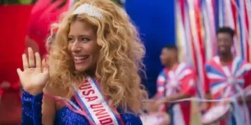 Roxelle é apresentada como musa da escola de samba