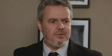 Cássio Gabus Mendes no remake de Elas por Elas (Foto: Reprodução/TV Globo)