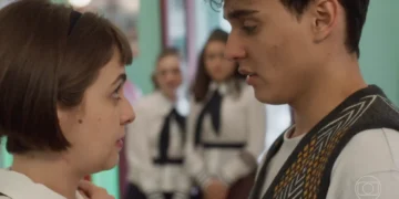 Garota do Momento: Eugênia descobre que Guto ama Vinícius, não recrimina o amigo e o apoia com um abraço especial: “Seja feliz”