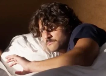 Mavi (Chay Suede) em Mania de Você (Foto: Reprodução/TV Globo)
