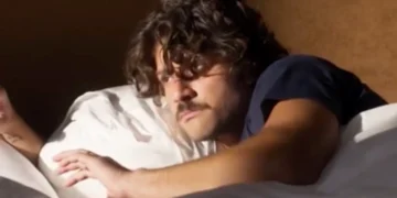 Mavi (Chay Suede) em Mania de Você (Foto: Reprodução/TV Globo)