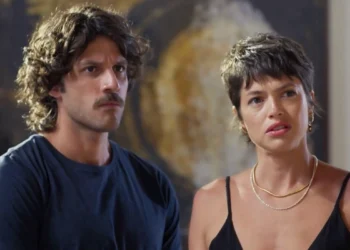 Mavi (Chay Suede) e Luma (Agatha Moreira) em Mania de Você (Foto: Reprodução/TV Globo)
