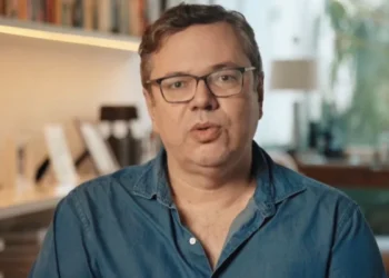 João Emanuel Carneiro, autor de Mania de Você (Foto: Reprodução/TV Globo)