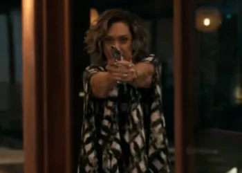 Berta (Eliane Giardini) em Mania de Você (Foto: Reprodução/TV Globo)