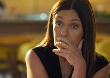 Mércia (Adriana Esteves) em Mania de Você (Foto: Reprodução/TV Globo)