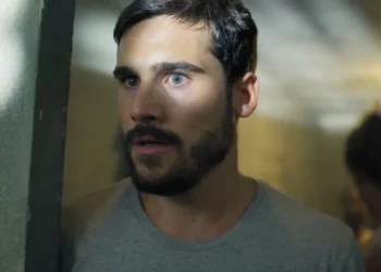 Rudá (Nicolas Prattes) em Mania de Você (Foto: Reprodução/TV Globo)