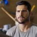 Rudá (Nicolas Prattes) em Mania de Você (Foto: Reprodução/TV Globo)