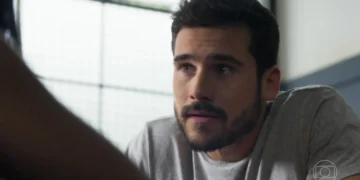 Rudá (Nicolas Prattes) em Mania de Você: vilão está vivo (Foto: Reprodução/TV Globo)
