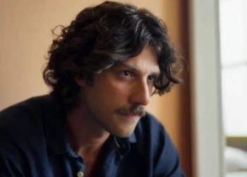 Mavi (Chay Suede) em Mania de Você (Foto: Reprodução/TV Globo)