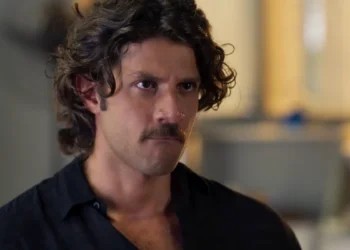 Mavi (Chay Suede) em Mania de Você (Foto: Reprodução/TV Globo)
