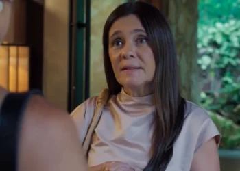 Mércia (Adriana Esteves) em Mania de Você (Foto: Reprodução/TV Globo)