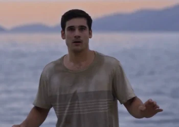 Rudá (Nicolas Prattes) em Mania de Você (Foto: Reprodução/TV Globo)