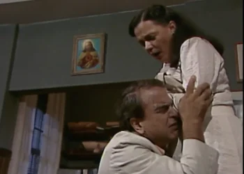 Tieta: Modesto descobre que Aída já sabia do seu caso com Carol e implora perdão de joelhos pela traição: “queria que você acreditasse em mim”