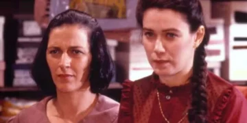 Cinira (Rosane Gofman) e Amorzinho (Lilia Cabral) em Tieta (Foto: Divulgação/TV Globo)