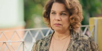 Violeta (Isabel Teixeira) em cena de Volta por Cima (Foto: Reprodução/TV Globo)