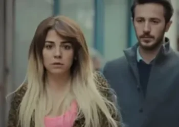 Idil (Busra Il) e Emre (Ahmet Rifat)